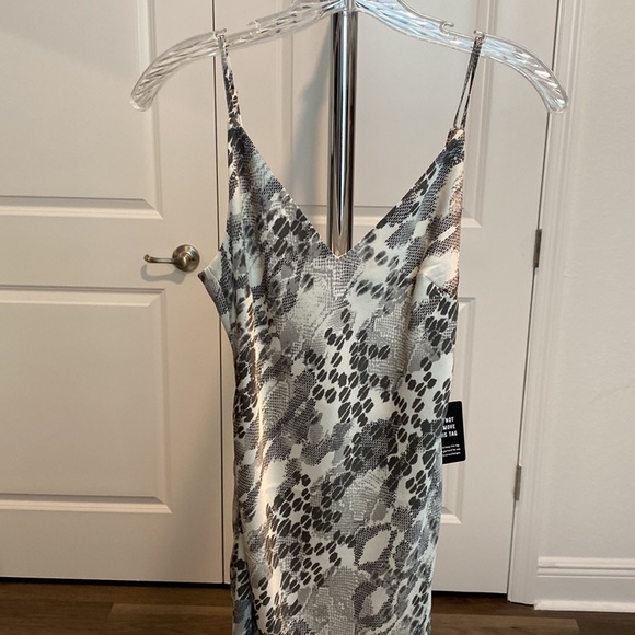 Express Dress - Picture 4 of 10